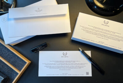 Einladungskarten werden versendet zum Jubiläum von Jan Spille Schmuck