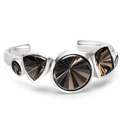 weissgold armreif mit dunklen rauchquarz steinen als masterpiece der alpen kollektion von goldschmied jan spille schmuck