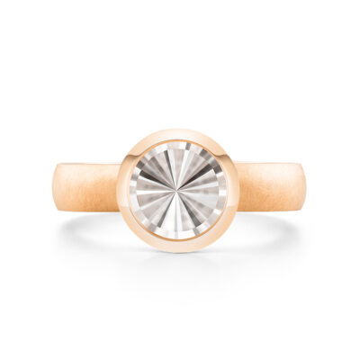roségoldener ring mit rundem bergkristall aus der alpen kollektion von jan spille