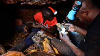 Filmdokumentation Gier nach Gold über konventionellen Goldbergbau in Kenia und Uganda mit Jan Spille in der Goldmine