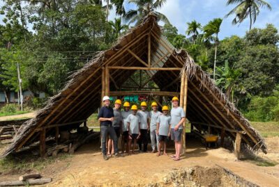 Minenarbeiter der ECOMINE Sri lanka mit Peter Janowski und Leander Schorr von Ceylons Munich und Jan Spille