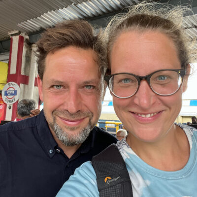 Jan Spille und Heike Bühler auf Bergbaureise in Sri Lanka und Indien am Bahnhof