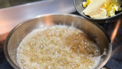Karamell Butter in Pfanne