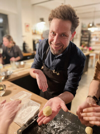 Jan Spille präsentiert Katrtoffelklößchen