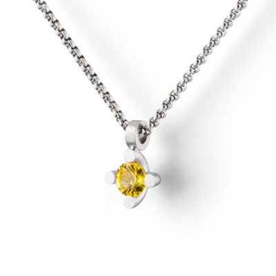 Weißgoldene Kette mit Saphir Anhänger aus fairtrade Gold von Schmuckdesigner Jan Spille aus Hamburg Altona