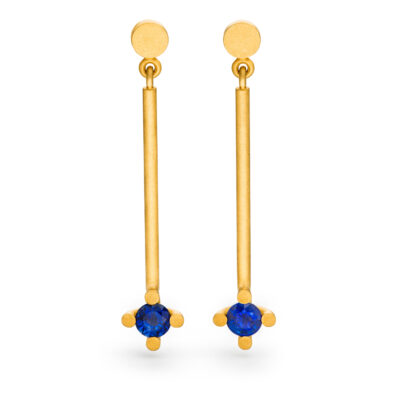 Ohrhänger aus fairem Gold mit blauem Saphir aus der Ceylon-Kollektion von Jan Spille aus Hamburg Altona