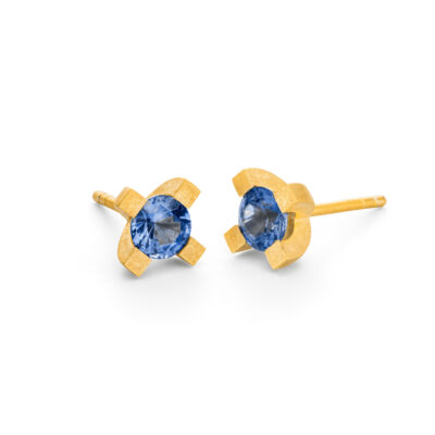 Blaue saphir Ohrstecker aus Fairmined Gold der Ceylon-Kollektion von Jan Spille aus Hamburg Altona