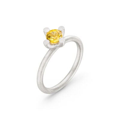 Fairtrade weissgold Verlobungsring aus gelbem saphir aus Sri lanka von Jan Spille