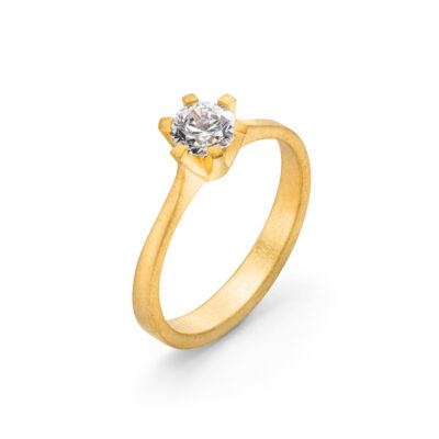 verlobungsring krappenfassung aus der Chaton-Kollektion von Jan Spille aus Hamburg Ottensen aus nachhaltigem Fairtrade Gelbgold und Weisser Ethical Diamond