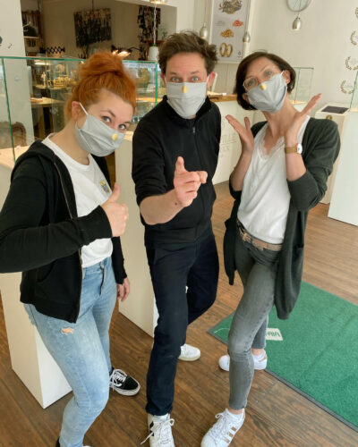 Corona Schutzmassnahmen mit Atemschutzmaske Jan Spille und Team