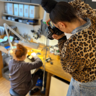 Fotoshooting für das dbmobil Magazin bei Jan Spile Schmuck mit der Fotografin Alexandra Polina