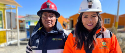 Faire Edelmetalle: Minenarbeiterin und Minenarbeiter einer Fairtrade Gold Bergbaukooperative in Peru
