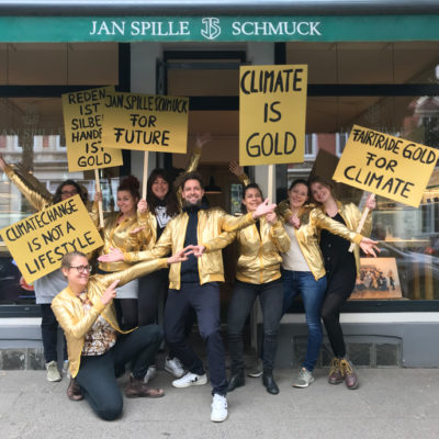 Team Jan Spille Schmuck Engagement Fridaysforfuture Demo Hamburg