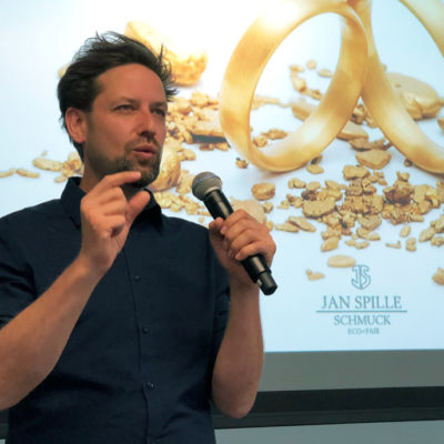 Engagement von Jan Spille für fairen Schmuck auf Vorträgen