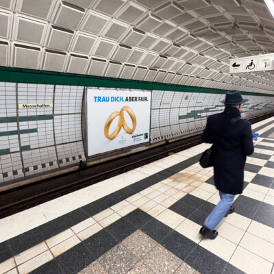 Plakatkampagne Trau Dich. Aber Fair im Fairbruary von Jan Spille-Schmuck. S-Bahn Messehallen Hamburg