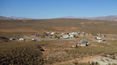 Bergbaudorf in Argentinien während einer faire Bergbaureisen von Jan Spille Schmuck