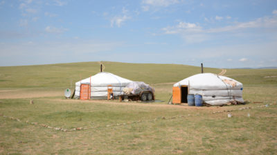 Faire Bergbaureisen nach Mongolei: Zelte von Minenarbeitern der Fair Mine in der Mongolei