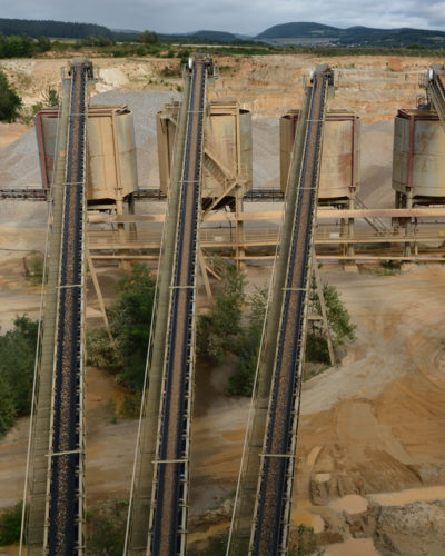 Kieswerk mit Transportrinnen die Flussgold beinhalten, Besuch von Jan Spille