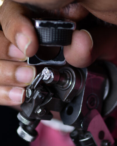 Qualitätsprüfung eines natürlichen Diamanten