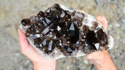 Stufe mit Rauchquarz, gefunden in den Alpen