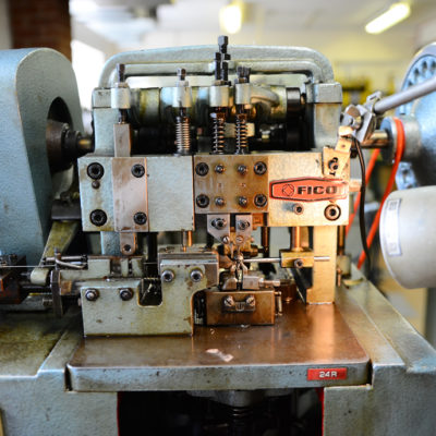 Maschine für hochwertigen fairtrade Schmuck von Jan Spille in Großbritannien