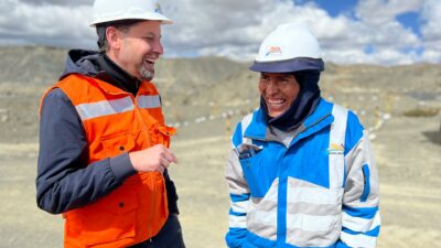 Fairmined Family Jan Spille mit Minenarbeiter