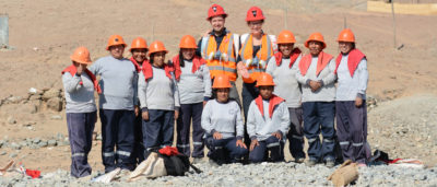 Jan Spille und Heike Bühler zusammen mit Minenarbeiterinnen der Kooperative Sotrami in Peru