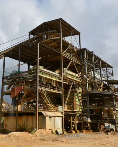 Kieswerk an der Elbe wo Elbe Gold gewonnen wird