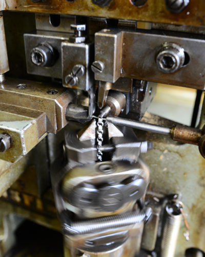Herstellung von Ketten aus Fairtrade Silber in Großbritannien