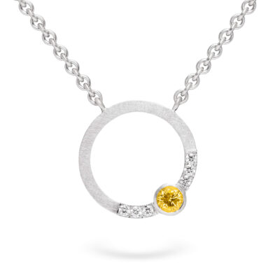 Runder Kettenanhänger in Weissgold mit gelbem Saphir aus eco+fairtrade Gold