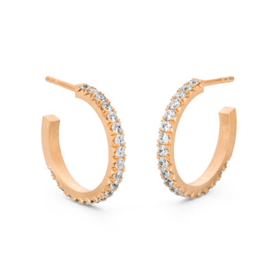 Minimalistische Creolen aus Fairtrade Gold der Fischgrätkollektion aus Rotgold mit ethischen Diamanten