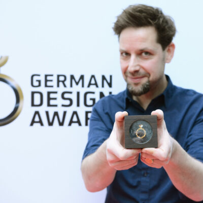 Jan Spille präsentiert Materialbox bei Preisverleihung des German Design Award