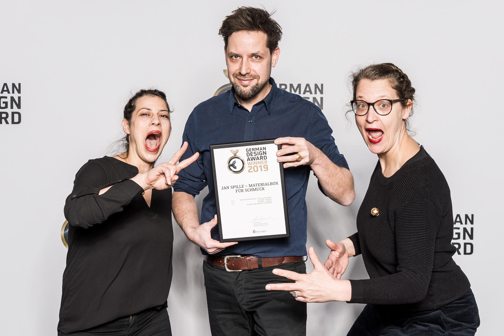 Jan Spille und Designer:innen freuen sich über German Design Award