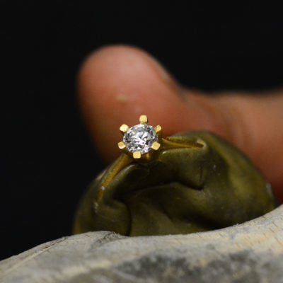 Ein nachhaltiger Diamant in Prinzessinnen-Fassung echter Edelstein Schmuck Hamburg