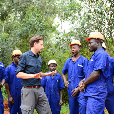 Multimedia Ausstellung Gold ohne Glanz über Goldbergbau in Kenia und Uganda mit Goldaktivist Jan Spille