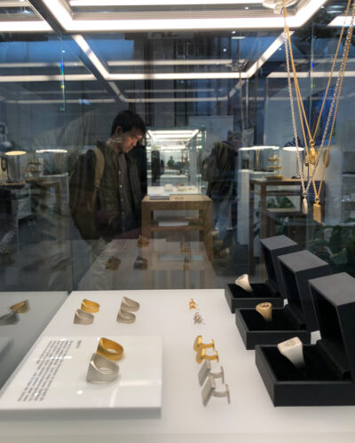 Ausstellungsansicht auf dem Heldenmarkt in Hamburg