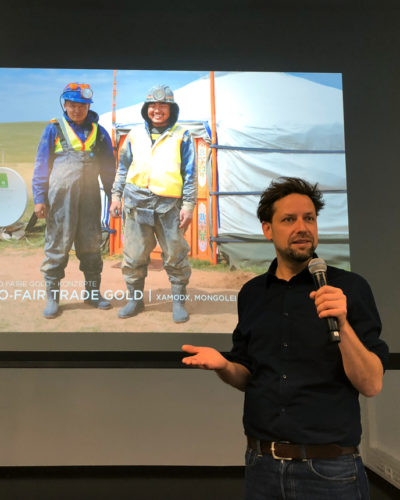 Lehre Vortrag von Jan Spille über Fairtrade Gold an der Universität