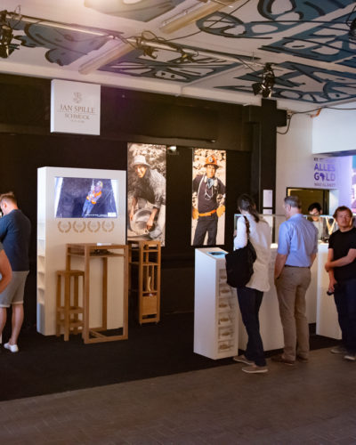 Ausstellung von Jan Spille Schmuck zur Kampagne 