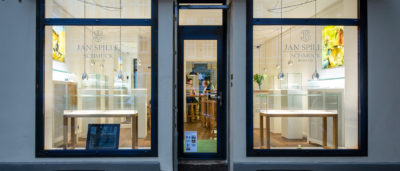Eingang zur Trauringberatung bei Jan Spille Schmuck in Hamburg
