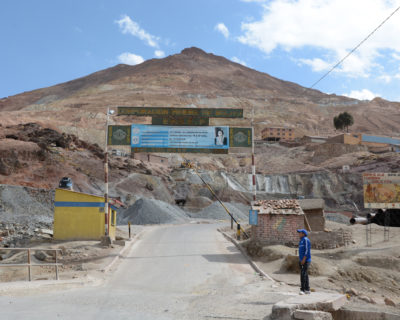 Jan Spille besucht konventionelle Silbermine in Bolivien