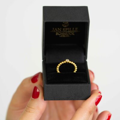 Kugelring aus fairem Gold von jan Spille schmuck aus Hamburg Altona