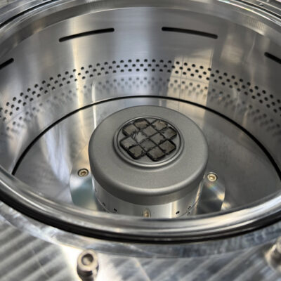 Der Seed eines Lab Grown Diamanten ist gewachsen und wird nun zu einem Diamanten geschliffen