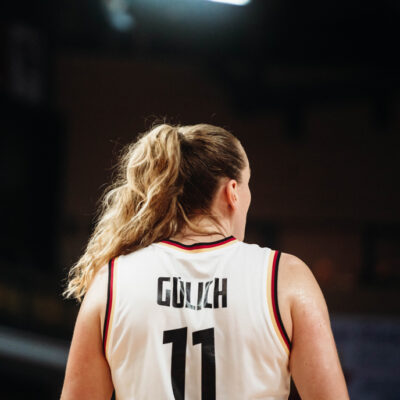 Die deutsche Basketball Nationalspielerin und Kapitänin der Basketball Nationalmannschaft der Frauen Marie Gülich mit ihrer Trikotnummer 11