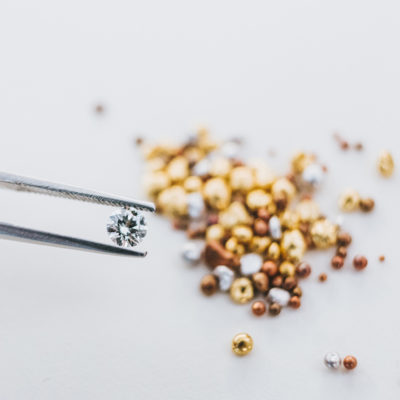 NAchhaltiger NAturdiamant und Goldnuggets