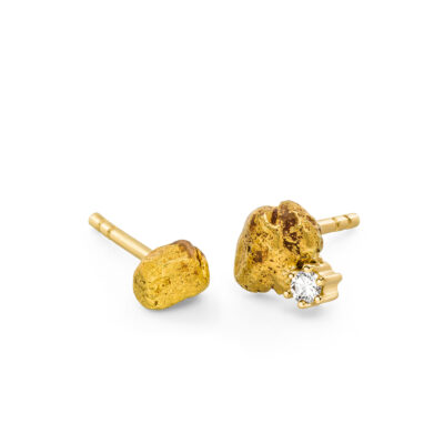 Asymmetrische Ohringe der Puna-Collection mit Goldnuggets und Diamanten von Jan Spille Schmuck