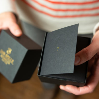 Jan Spille Materialbox aus ökologischem Filz, nachhaltigem Papier und Holz für nachhaltigen Schmuck
