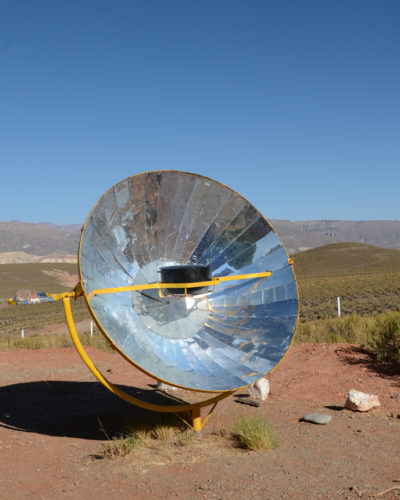 Jan Spille Schmuck fuer Oekologische Werte Solarkocher Ecoandina Hochland Argentinien