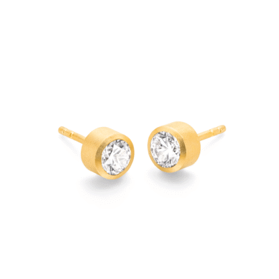 spotlight diamant ohrstecker mit gerader zargenfassung in gelbgold von jan spille