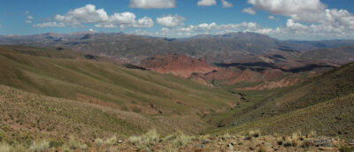 Landschaftsbild des Altiplano Ausläufers der Punahochebene in Argentinien
