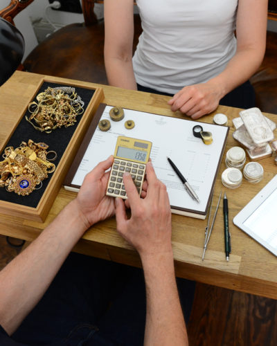 Berechnung Wert Altgold und Altsilber für Recycling von Gold und Silber für neuen Schmuck